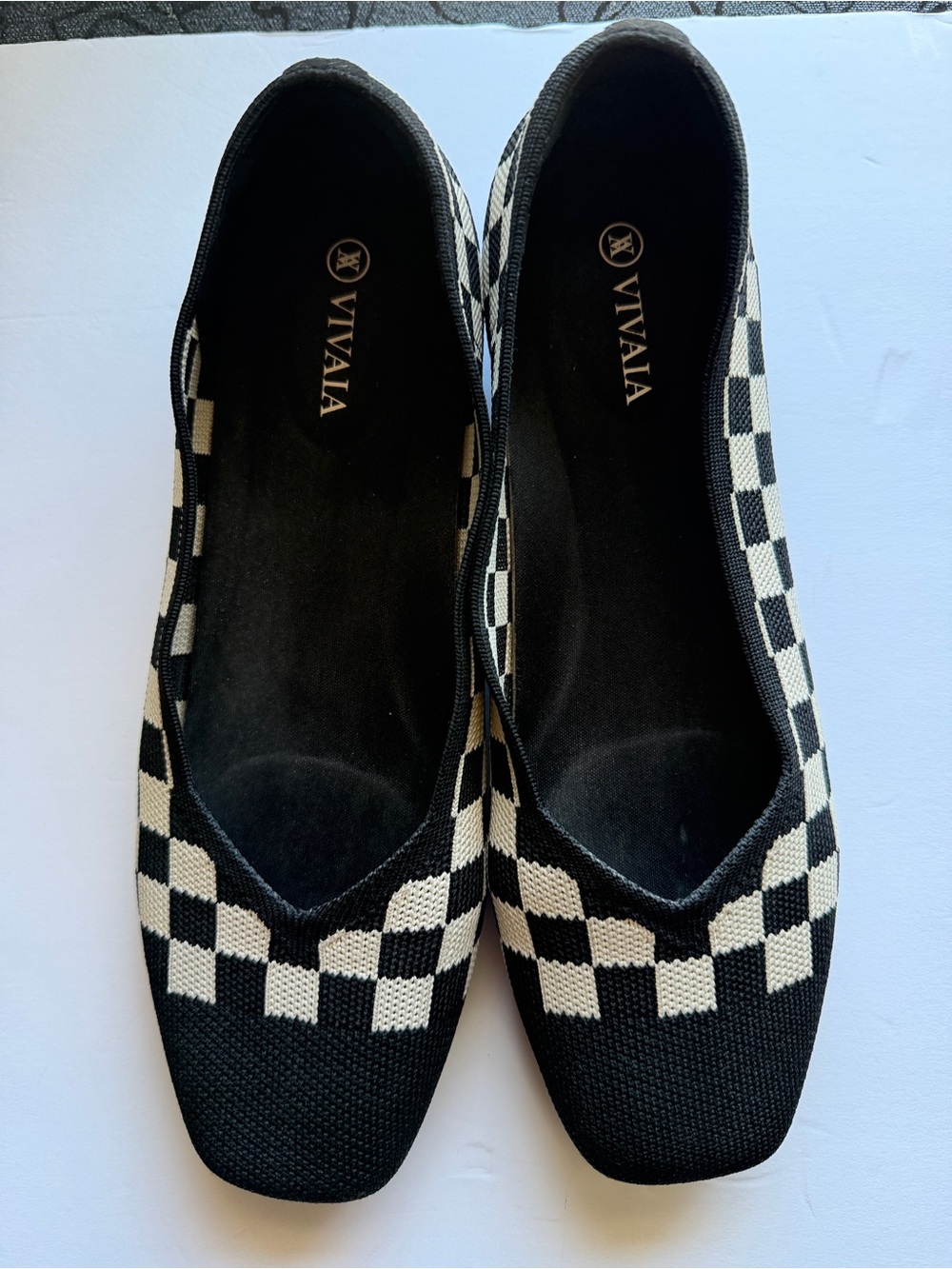 VIVAIA Black & White Checker Knit Flats
